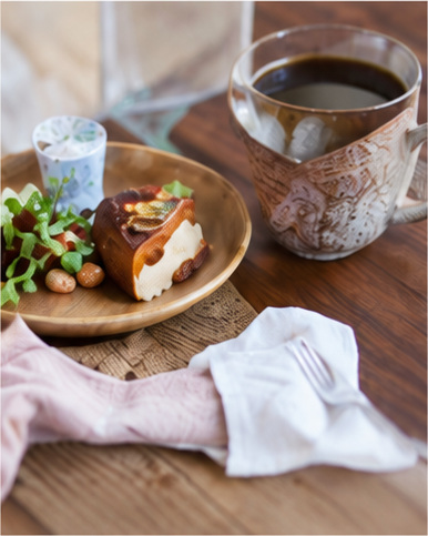 ケーキとコーヒーを木のテーブルで楽しむカフェメニュー